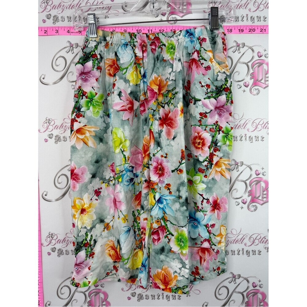 Capri crop pants flowers Floral Print Capris in Multi-Color